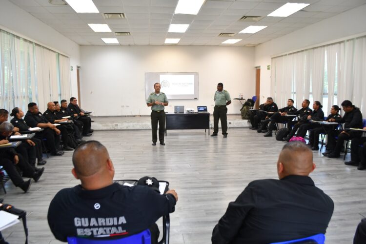 Capacitan colombianos a Guardia Estatal