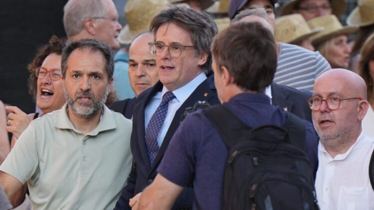 Carles Puigdemont reaparece en Barcelona, da un discurso y desaparece nuevamente