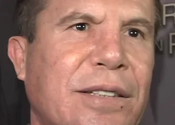 Mayweather se rinde ante Julio César Chávez: “Me quito el sombrero por él”