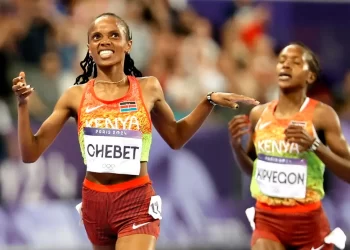 Beatrice Chebet triunfa en 5,000m; cambios en medallas por descalificación
