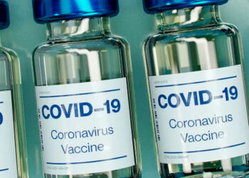 Pfizer y Moderna lanzan vacuna actualizada para variantes de covid-19