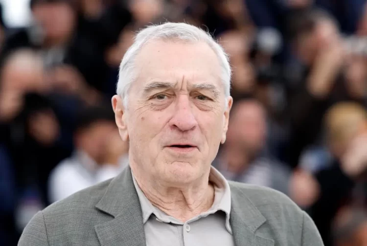De Niro se lanza al mar desde un yate en su cumpleaños 81