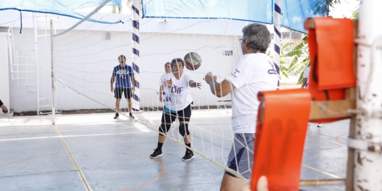 Atiende DIF a más de 21 mil 800 adultos mayores 