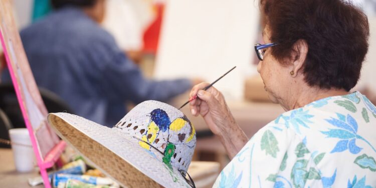 Atiende DIF a más de 21 mil 800 adultos mayores 