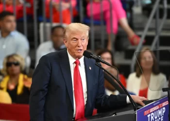 Trump afirma que es positivo llevarse bien con Putin y otros líderes