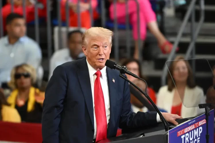 Trump afirma que es positivo llevarse bien con Putin y otros líderes