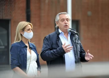 Alberto Fernández desmiente acusaciones de violencia de su expareja