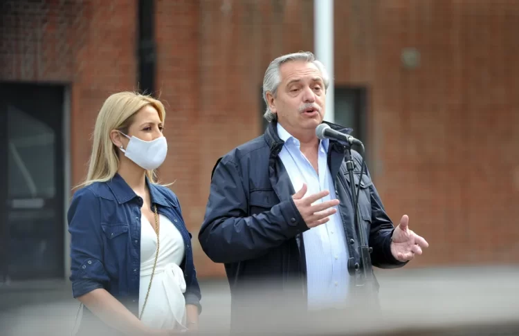 Alberto Fernández desmiente acusaciones de violencia de su expareja
