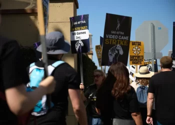 Artistas de videojuegos en huelga exigen protección ante la inteligencia artificial
