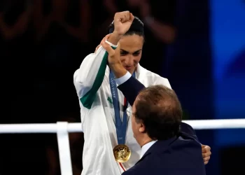 Trump ataca a pugilista argelina y acusa a Harris de promover participación de hombres en deportes femeninos