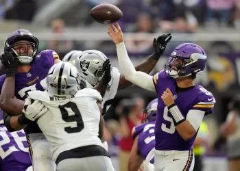 Novato de los Vikings, J.J. McCarthy, enfrentará cirugía de rodilla