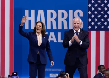 Kamala Harris y Tim Walz inician su campaña: “Necesitamos nivelar el terreno”