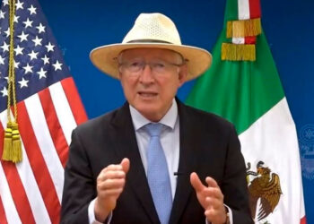 Ken Salazar niega implicación de Estados Unidos en traslado de ‘El Mayo’