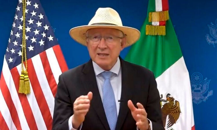 Ken Salazar niega implicación de Estados Unidos en traslado de ‘El Mayo’