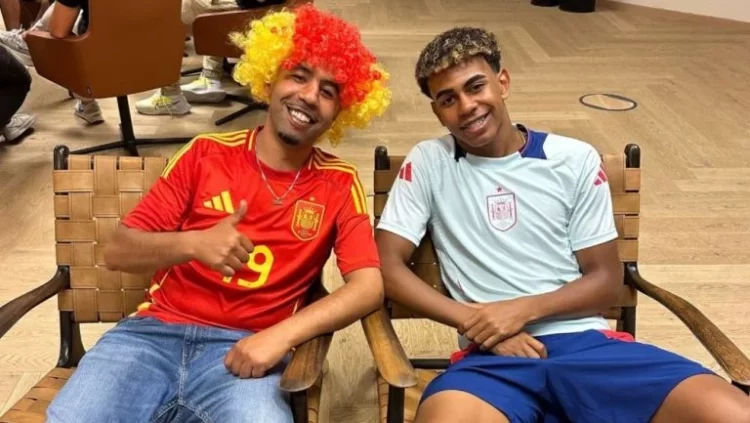 Entre el campo y el hospital: Yamal combina fútbol y familia