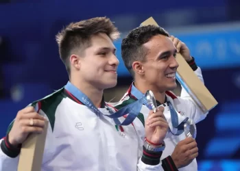 Los mexicanos Celaya y Olvera, plata tras los intratables chinos Long y Wang