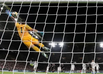 Peñarol golea a The Strongest y acaricia los cuartos de final