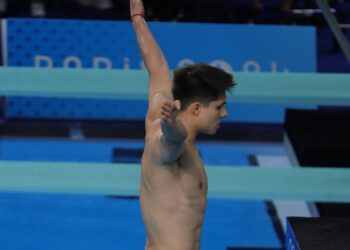 Osmar Olvera avanza confiado a semifinales de trampolín