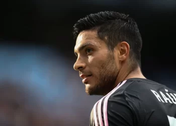 Raúl Jiménez no cierra la puerta a la Selección