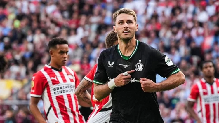 Santiago Giménez se aleja de la Premier: Feyenoord rechaza oferta millonaria