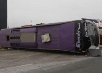 Tragedia en Perú: cuatro muertos y 22 heridos tras volcadura de autobús