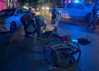 Ciclista arrollado por auto en el Bulevar Fidel Velázquez y Av. Carrera Torres