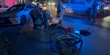 Ciclista arrollado por auto en el Bulevar Fidel Velázquez y Av. Carrera Torres