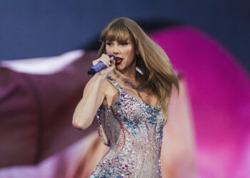 Taylor Swift revela que votará por Kamala Harris en elecciones de EU