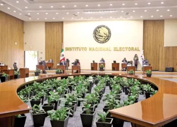 Tumban en Comisiones del INE cambios a estatutos del PRI para reelección de Alito Moreno