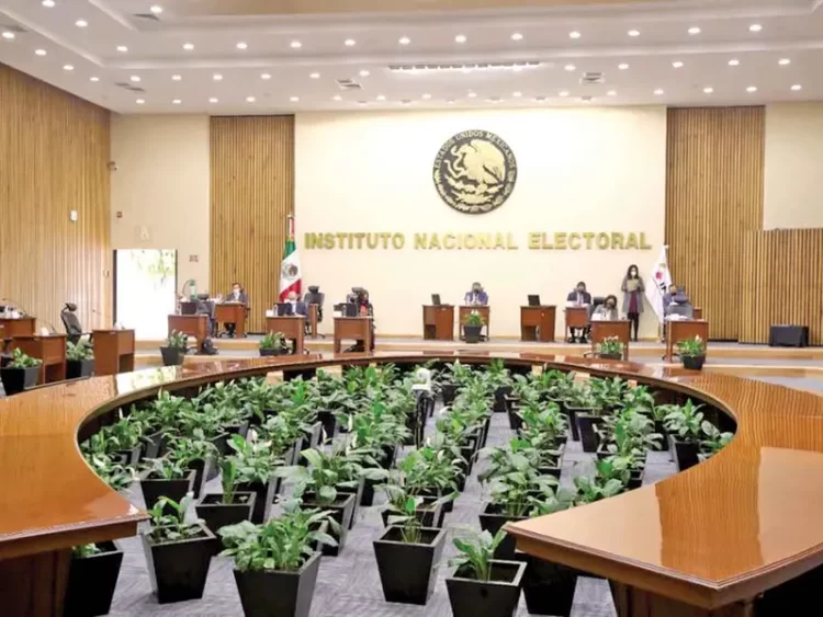 Tumban en Comisiones del INE cambios a estatutos del PRI para reelección de Alito Moreno