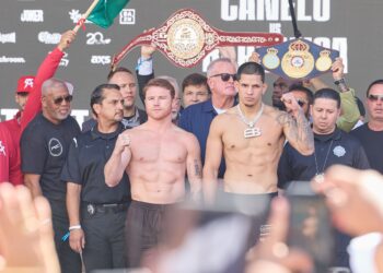Presentan cinturón tamaulipeco en Las Vegas y “Canelo” Álvarez se enfunda la cuera