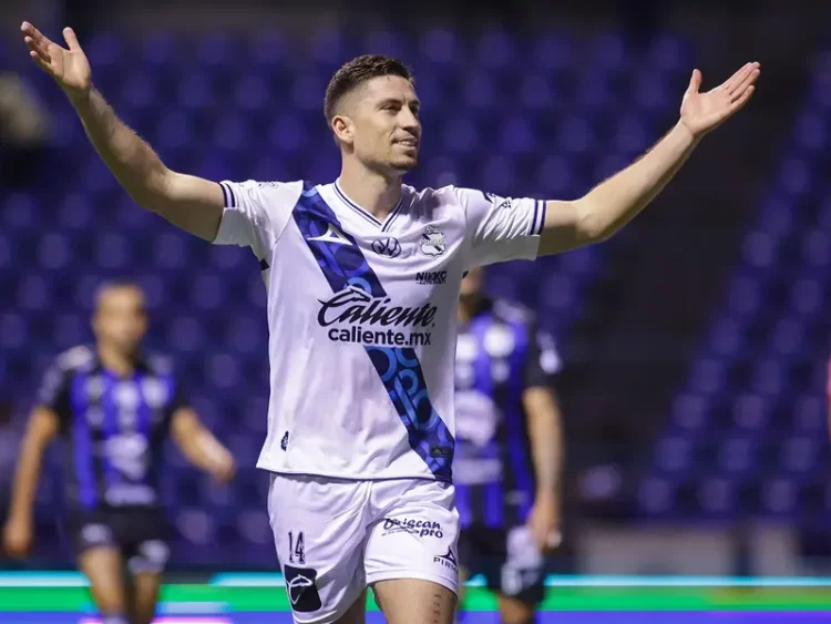 Santiago Ormeño da victoria a Puebla y agudiza crisis de Querétaro