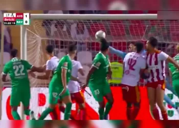 Ochoa debuta en Portugal siendo capitán y el jugador del partido