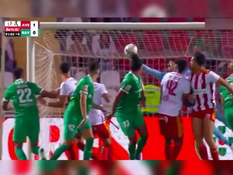 Ochoa debuta en Portugal siendo capitán y el jugador del partido