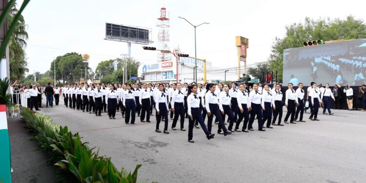 Presidió Américo Villarreal en Cd. Victoria desfile por 214 aniversario del inicio de la independencia de México