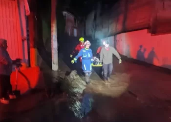 Sube a 6 el número de muertos por derrumbe de cerro en Jilotzingo, Estado de México