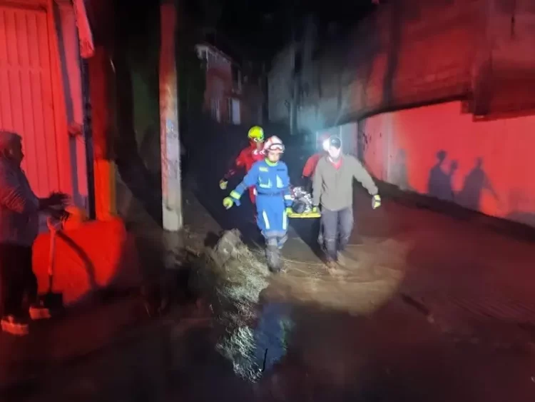 Sube a 6 el número de muertos por derrumbe de cerro en Jilotzingo, Estado de México