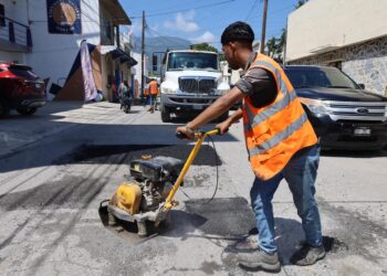 Realiza Gobierno de Victoria bacheo de calles en zona centro de la capital tamaulipeca