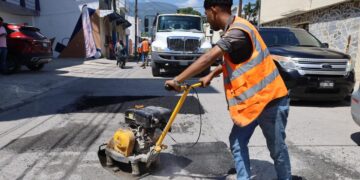 Realiza Gobierno de Victoria bacheo de calles en zona centro de la capital tamaulipeca