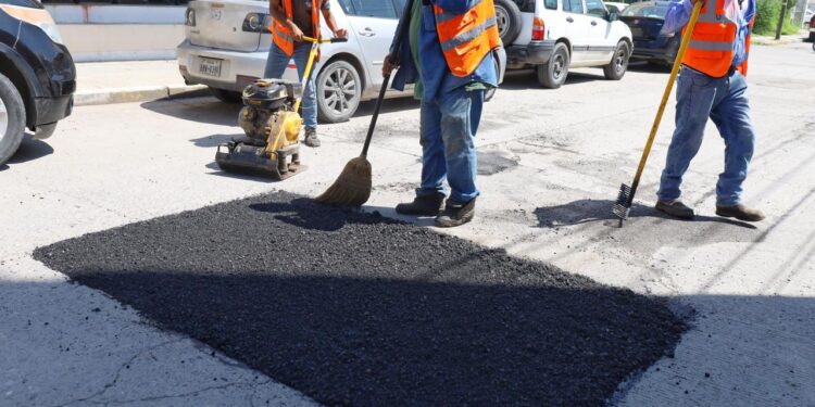 Realiza Gobierno de Victoria bacheo de calles en zona centro de la capital tamaulipeca