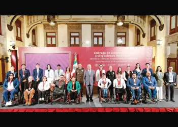 Reconocen esfuerzo de atletas mexicanos en París; reciben premios económicos