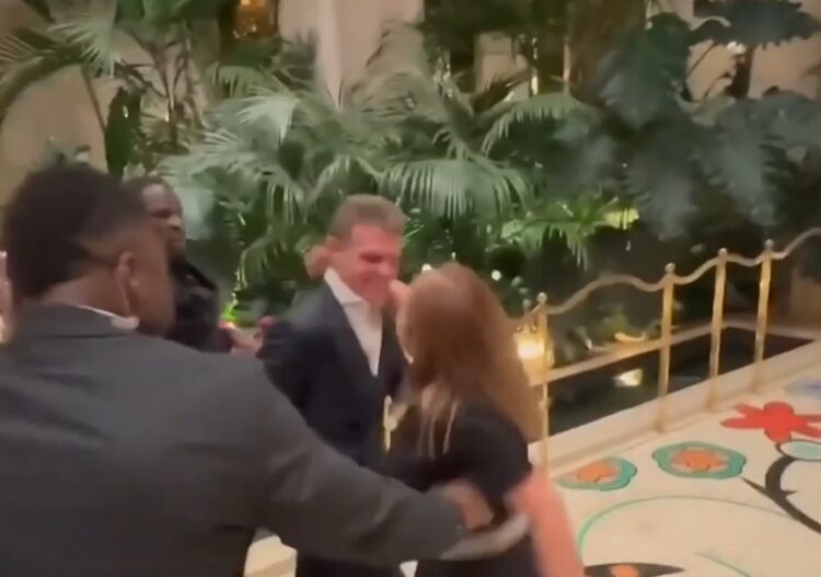Luis Miguel casi termina en el suelo por una fan en Las Vegas