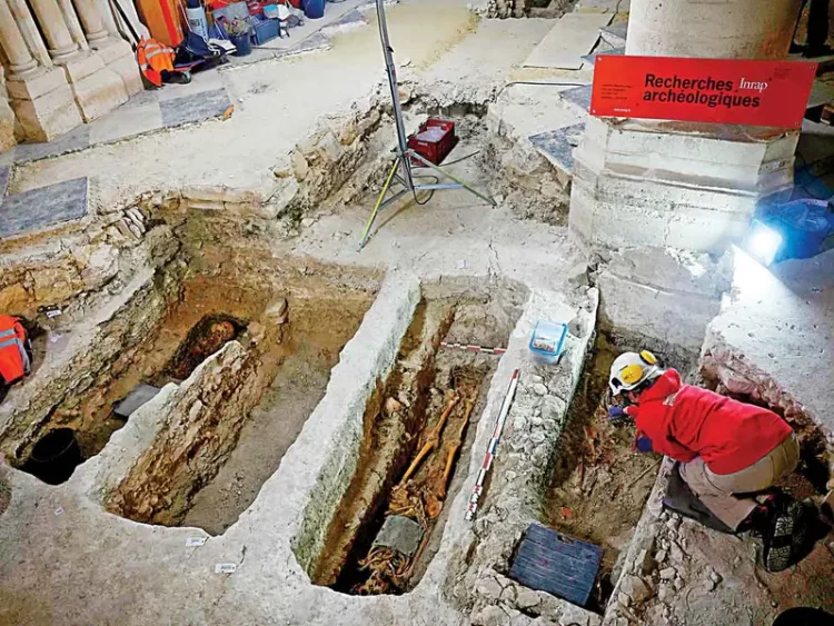 Descubren tumbas en la Catedral de Notre-Dame de París