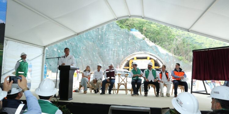 Atestigua gobernador de Tamaulipas conexión de túnel en la autopista Mante-Ocampo-Tula