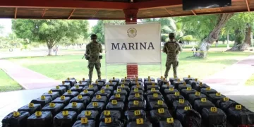 Marinos aseguran 1.7 toneladas de cocaína en costas de Michoacán