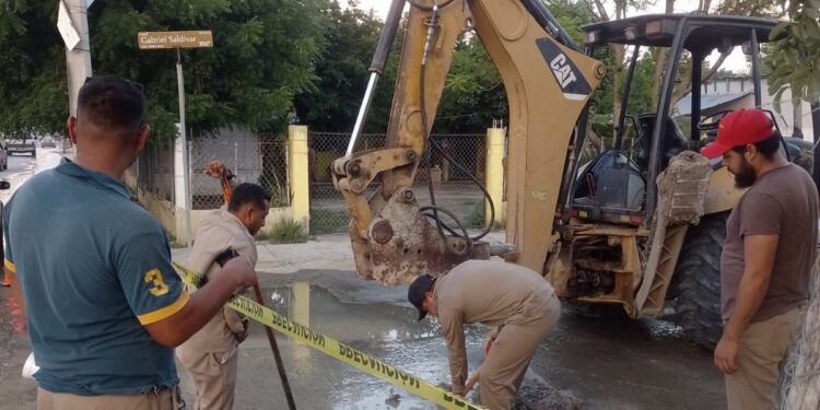 Suma COMAPA brigada de impacto para atender fugas en colonias de Cd. Victoria
