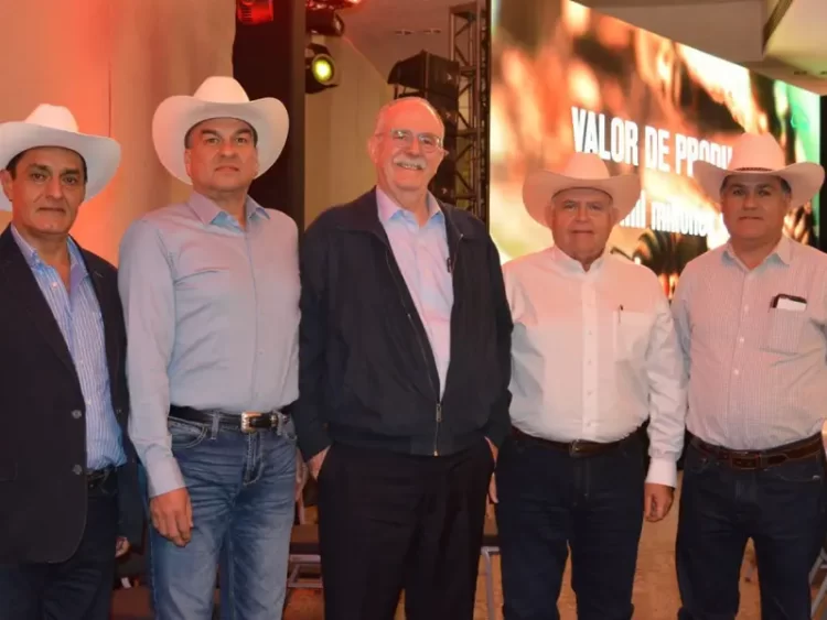 Plantean ganaderos de México que gobierno de Sheinbaum de prioridad al sector pecuario