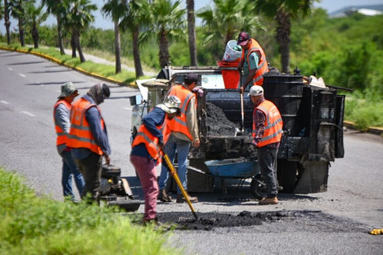 Rehabilita Gobierno de Victoria 98 m2 de carpeta dañada en Bulevar Praxedis Balboa