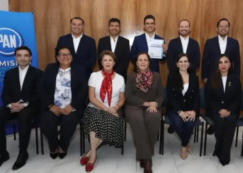 Jorge Romero registra su planilla para la dirigencia nacional del PAN