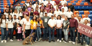 Entrega la UAT en adopción a héroes caninos